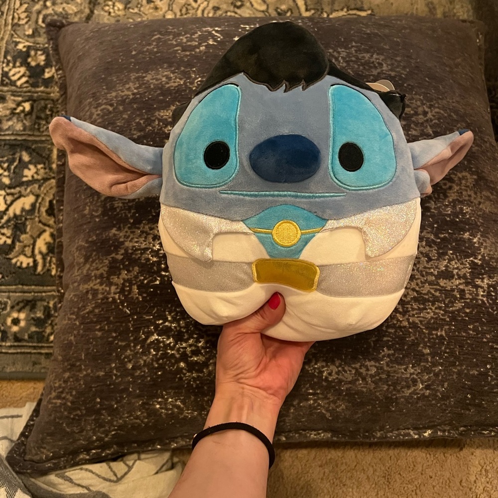 Squishmallows 8” “Lilo Elvis” from Disneys Lilo & Stitch - Picture 4 of 4